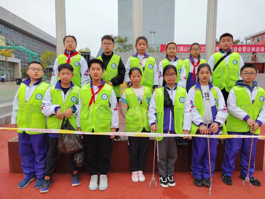 志愿者1.JPG 志愿者1.JPG