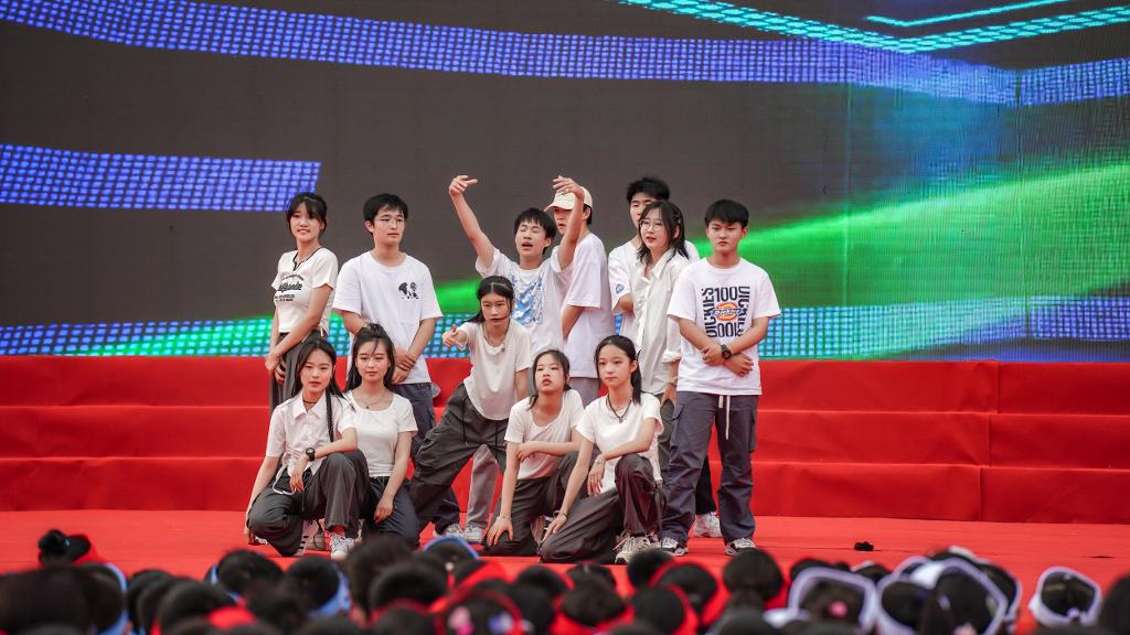 街舞.jpg 街舞.jpg